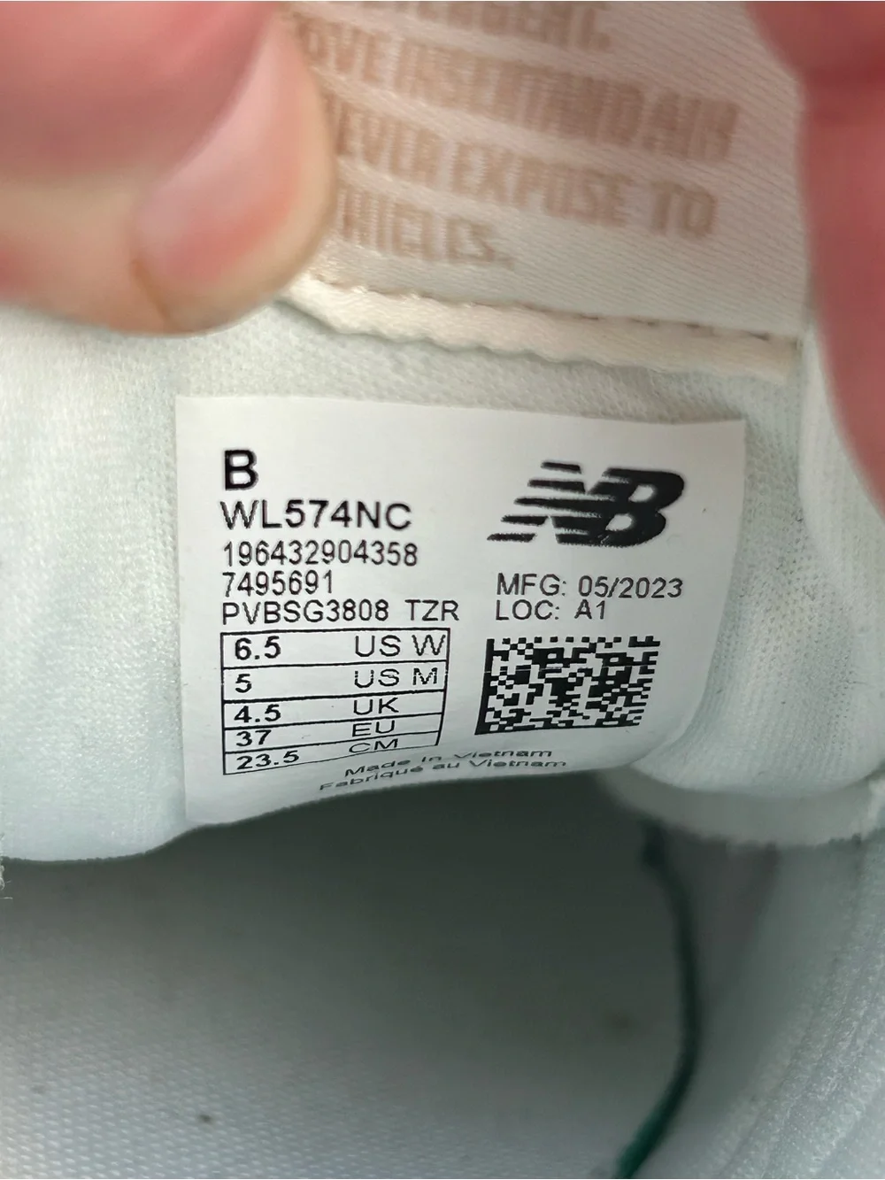 New Balance 574 Sneaker Beige & White ‎  Womens 6.5 / Mens 5